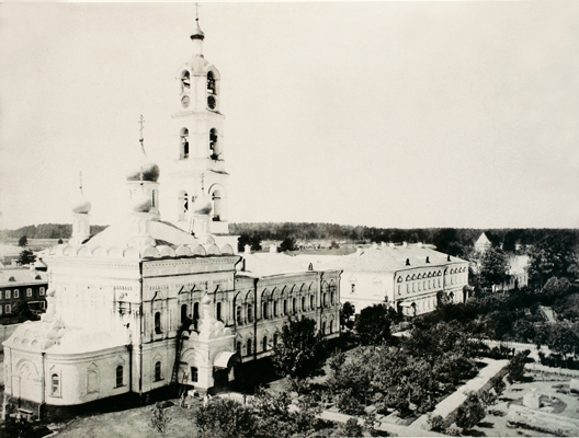 Вид на Успенскую церковь и монастырскую колокольню Иверской обители. Фото нач. XX в.