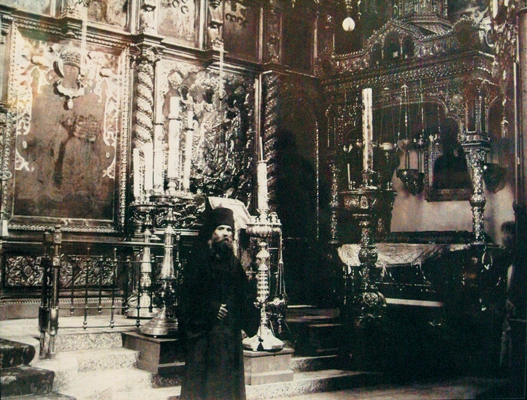Рака с мощами св. прп. Евфимия Суздальского  в Спасском монастыре. Фото нач. XX в.