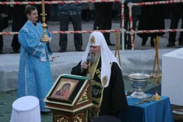 Патриарх Алексий II сказал речь по окончании закладки храма