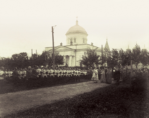 Епископ Балахнинский Макарий во время молебна перед  кадетами Аракчеевского корпуса