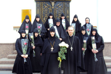 День жен-мироносиц в Крестовоздвиженском монастыре