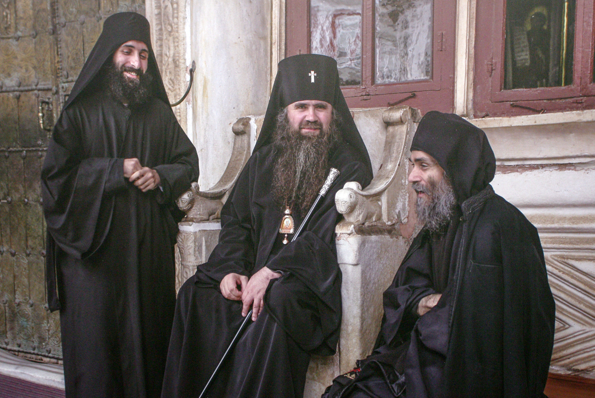 В середине 9 века монахи составили. Афон монахи. Монахи горы Афон. Церковный монах. Православные старцы.