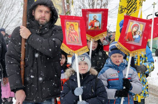 4 ноября. Крестный ход с Казанской иконой Божией Матери в поселке Выездное Арзамасского района (фото Николая Жидкова)