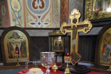 16 апреля. В Александро-Невском кафедральном соборе (фото Алексея Козориза)