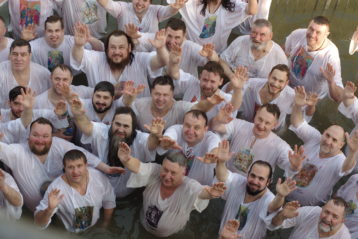 4 апреля. Омовение в водах реки Иордан на месте Крещения Господня (фото Алексея Козориза)