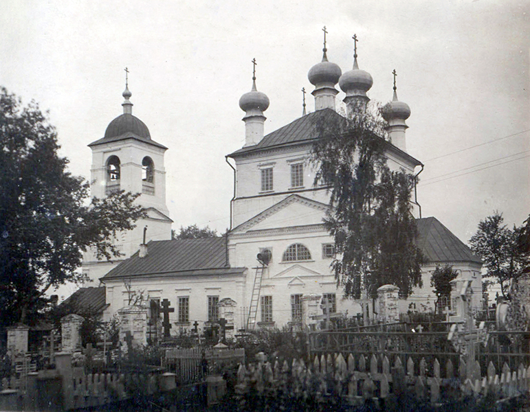 Соборная церковь в честь Живоначальной Троицы (Высоково). 1949 год. Фото из архива семьи Молевых