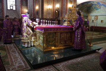 4 марта. Божественная литургия в Александро-Невском кафедральном соборе (фото Алексея Козориза)