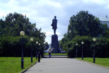 Памятник Максиму Горькому (пл. Горького). Установлен в 1952 году. Скульптор Вера Мухина