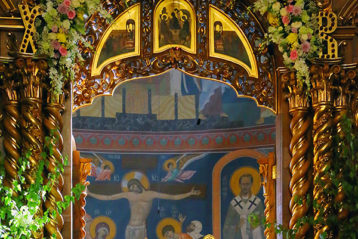 27 мая. Во время Божественной литургии в Троицком соборе Дивеевского монастыря (фото Сергея Лотырева)