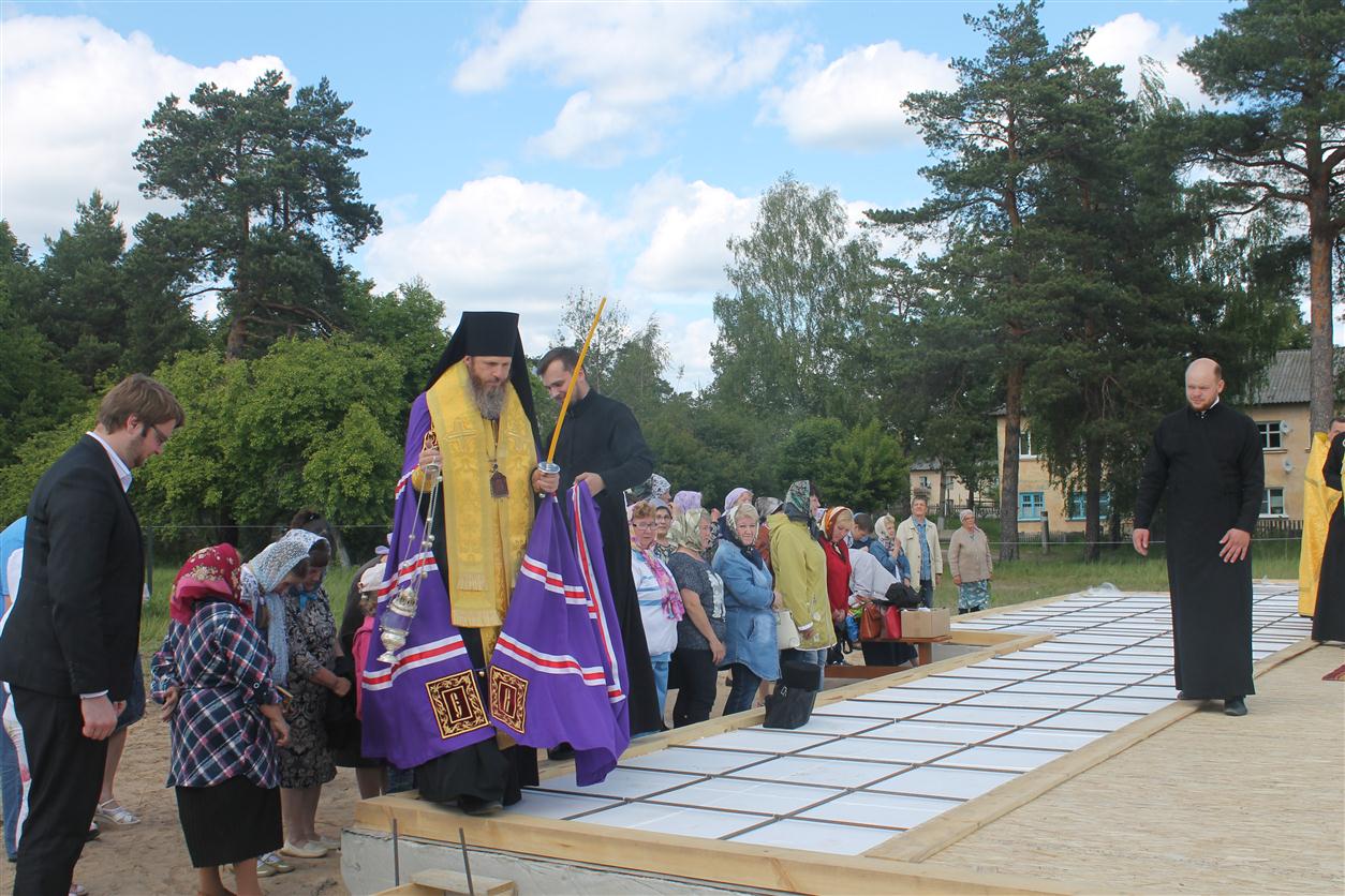 Поселок центральный володарский. Посёлок Центральный Нижегородская область Володарский. Храм пос Центральный Нижегородская область Володарский район. Поселок Юганец. Сквер поселок Центральный Володарский район.