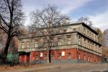 Почти вся обстановка и вещи музея-квартиры — подлинные «горьковские», переданы Е. П. Пешковой