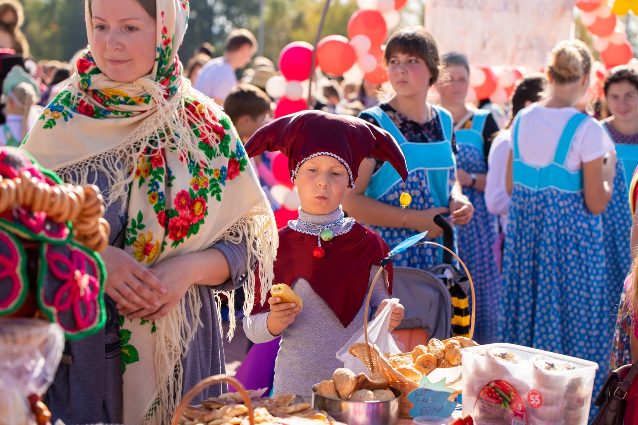 Ярмарка покупай нижегородское. Сергиевская ярмарка на Бору. Пасха на Нижегородской Ярмарке. Нижний Новгород лето 2022 ярмарка.