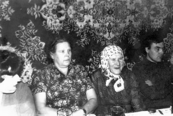 Баба Настя и родня