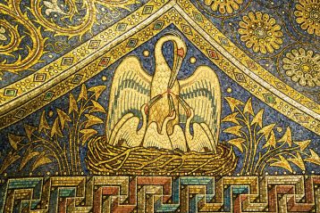 Пеликан с птенцами. Мозаика Палатинской капеллы в Аахене (Германия). VIII в.