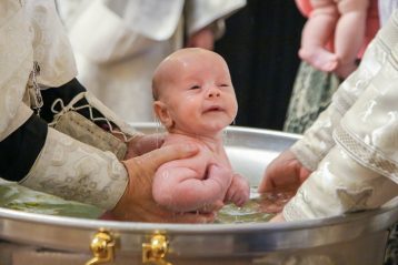 22 сентября. Таинство Крещения младенцев в Староярмарочном соборе (фото Александра Чурбанова)