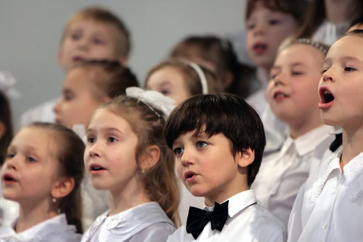 Школе песня поют дети