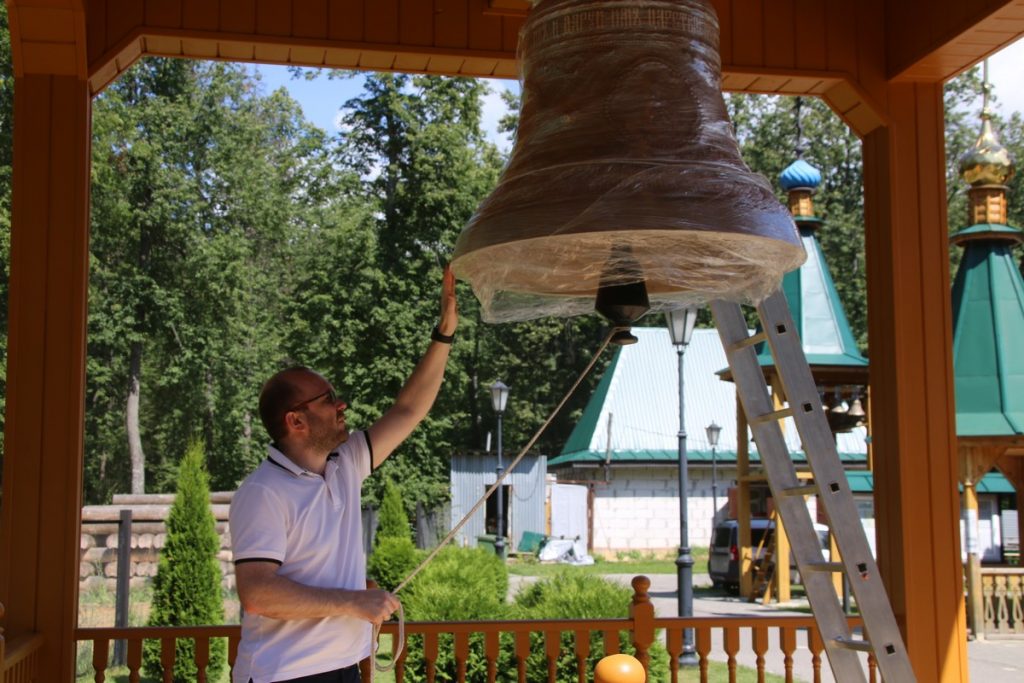 В Сарове колокол подарок Путина