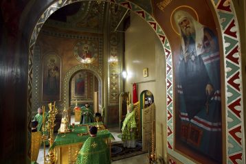 8 октября. Божественная литургия в Сергиевском храме Нижнего Новгорода (фото Бориса Поварова)