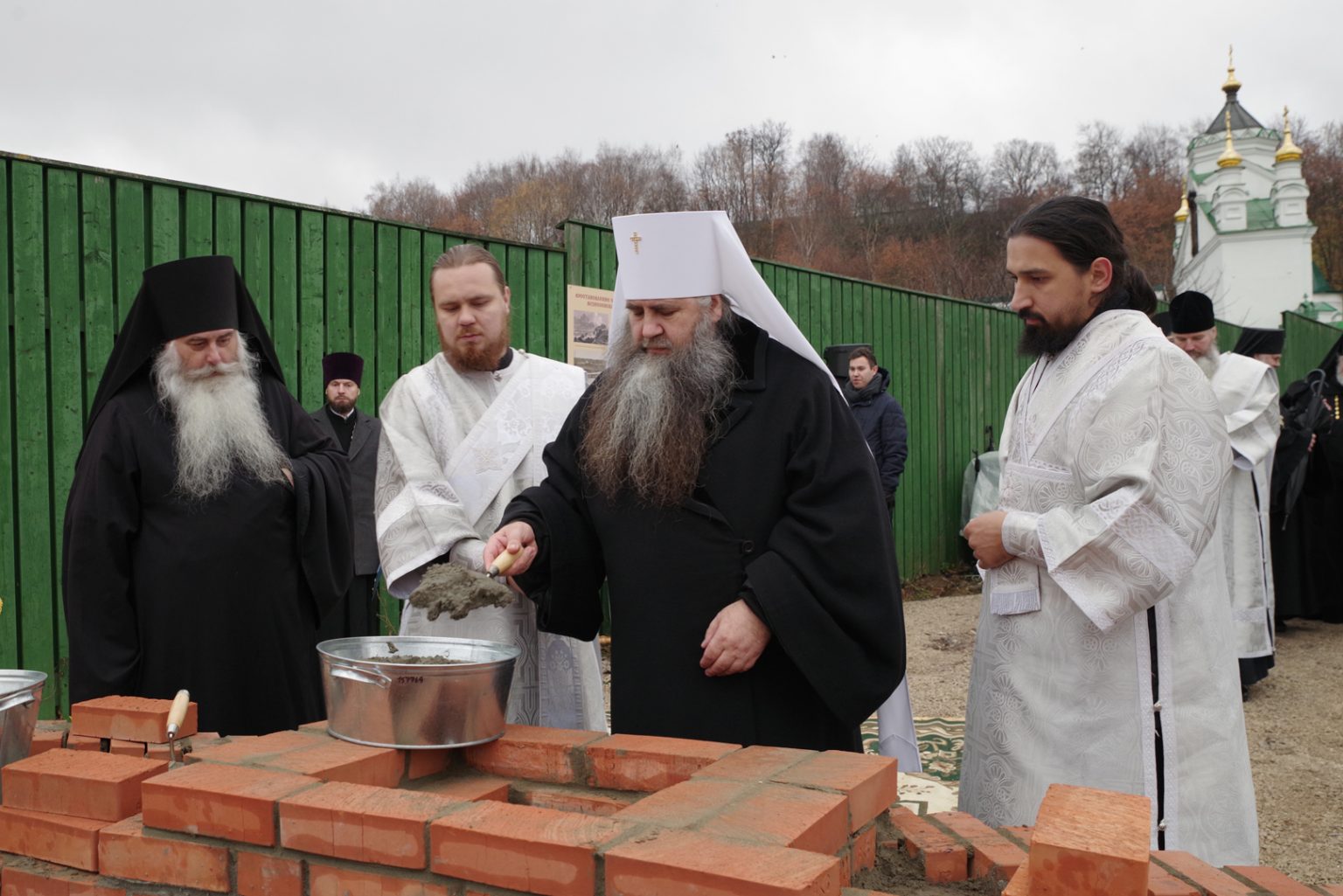 Печерский монастырь Нижний Новгород и священники зима