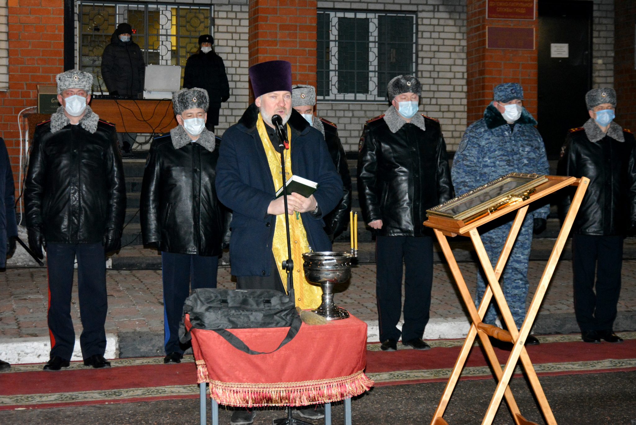 Батюшка полиция. Молитовский округ Нижегородской епархии. Заместитель благочинного церквей Пушкинского округа Князев. Глава пермеёвскогосельсовета Нижегородской обл. Нижегородская полиция Шибанов Сергей.