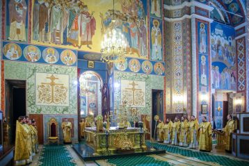 1 февраля. Божественная литургия в Александро-Невском кафедральном соборе (фото Александра Чурбанова)
