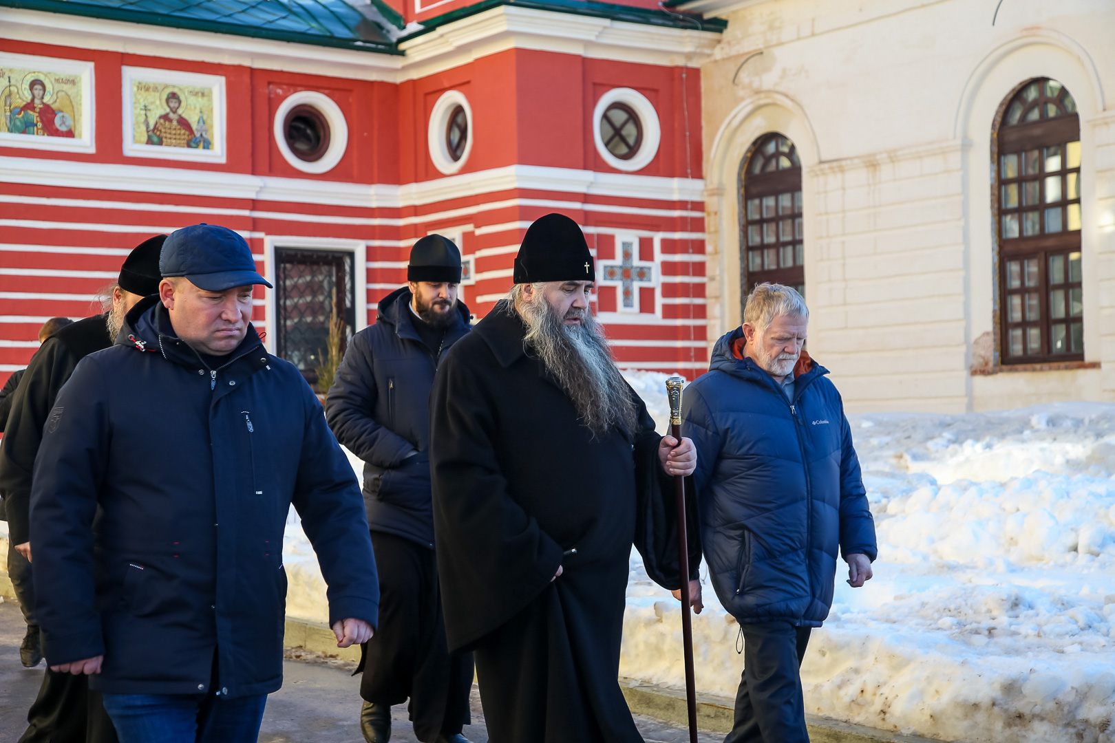 Кремль 25 октября 2023. Церковь община. Новая Церковь в Кремле Нижний Новгород. Митрополит Нижегородский и Арзамасский Георгий фото Святая вода.