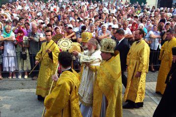 2 августа 2010 года. Освящение храмам в честь Покрова Пресвятой Богородицы города Лукоянова