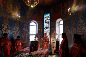 8 мая. Божественная литургия в нижегородском храме в честь иконы Божией Матери «Скоропослушница» (фото Бориса Поварова)