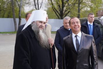 17 мая. Митрополит Георгий и Дмитрий Медведев (фото Александра Чурбанова)