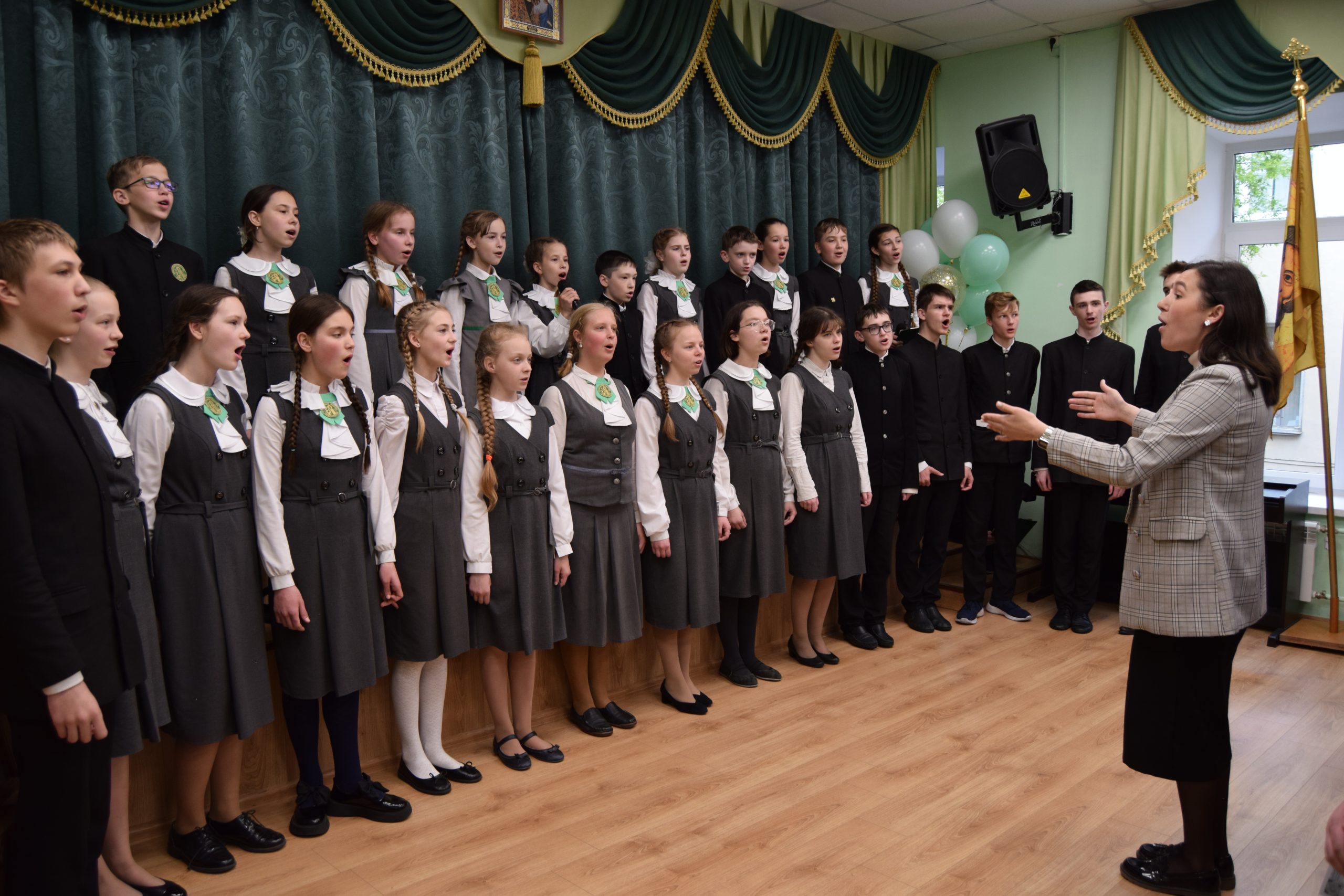 Нижегородская гимназия имени сергия. Нижегородская православная гимназия. Православная гимназия Нижний Новгород внутри Сергиевская. Православная гимназия выпуск 2014 Новокузнецк. С завершением учебного года учителю.