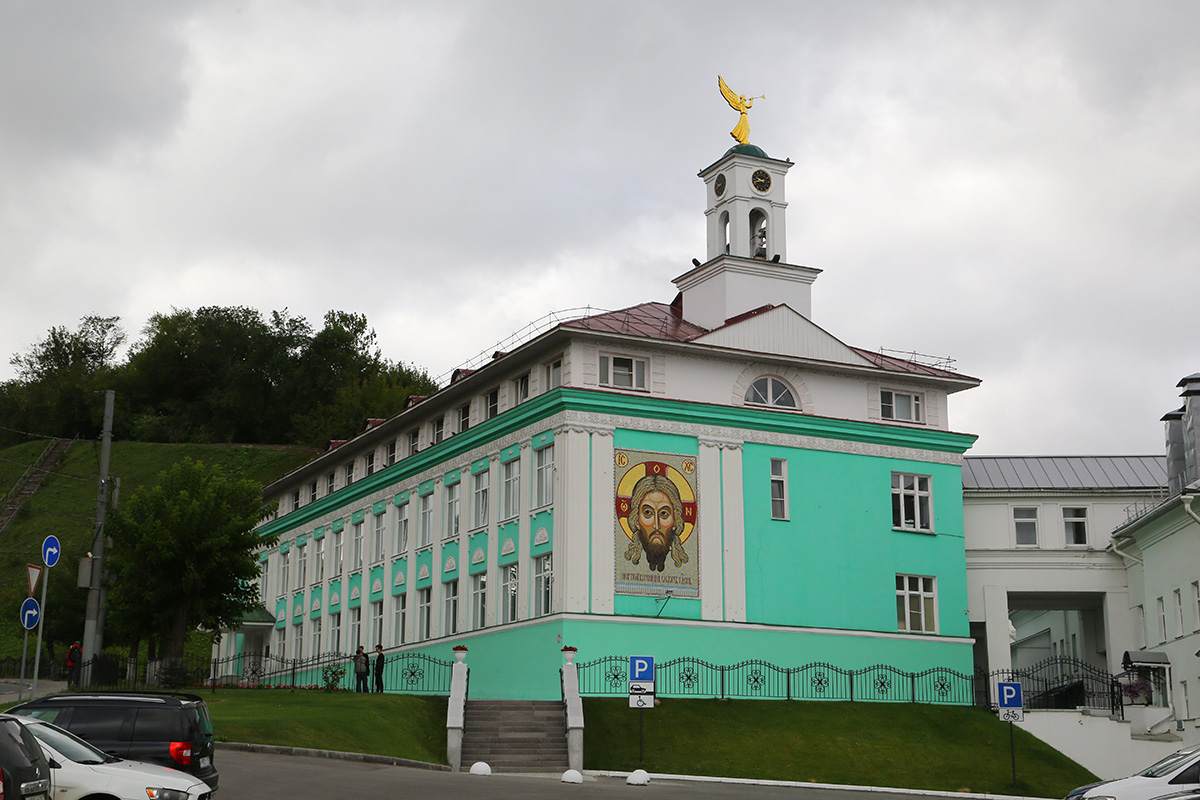 Нижегородский сайт. Духовная семинария Нижний Новгород. Здание Нижегородской семинарии Нижний Новгород. Нижегородская духовная семинария Благовещенский монастырь. Нижегородская семинария храм.