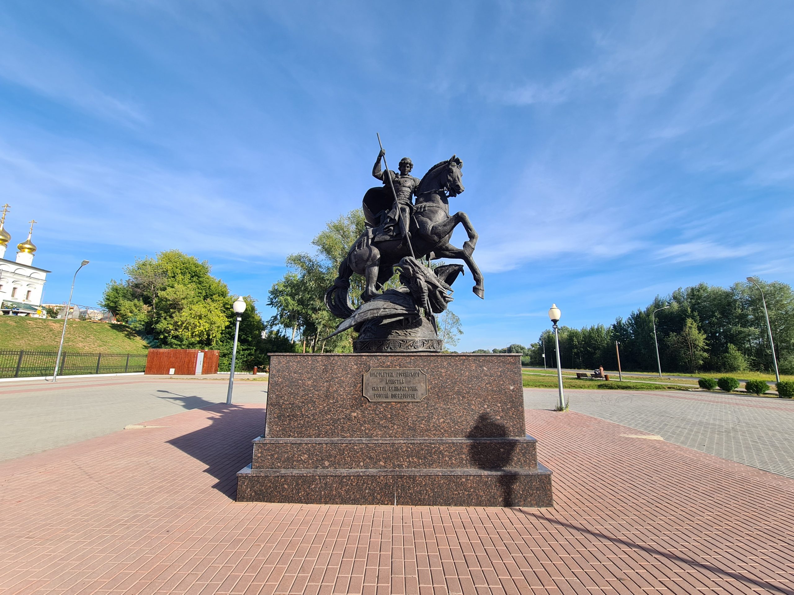 Памятник Лузянину Нижний