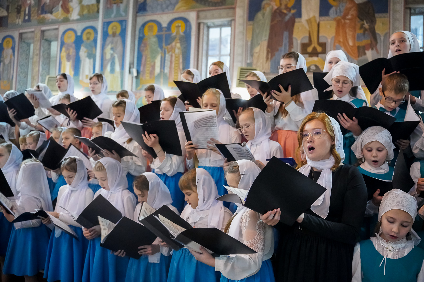 Детский хор покровского монастыря. Детский хор г Сарова. Большой хоровой собор Ижевск 11 июня. Детский хор 1903 года Москва. Хор капельки.