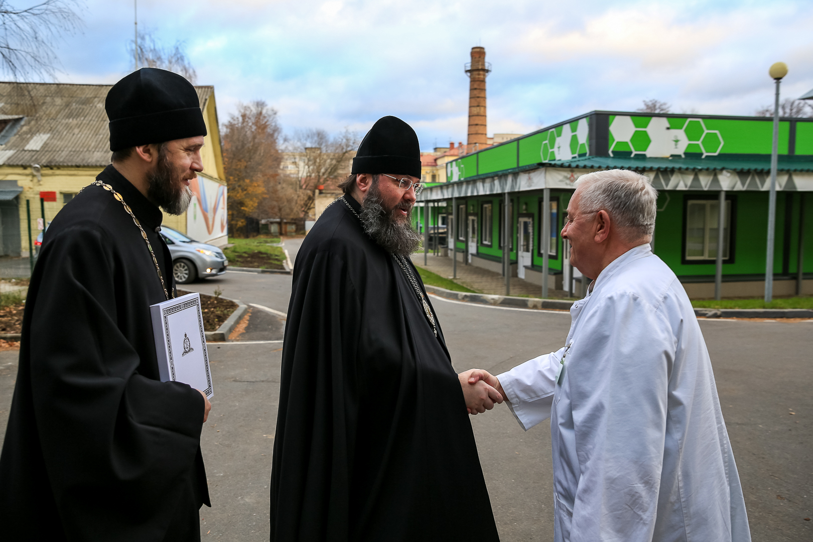 Епископ Сормовский Иннокентий посетил в Нижнем Новгороде военный госпиталь  - Нижегородская МитрополияНижегородская Митрополия