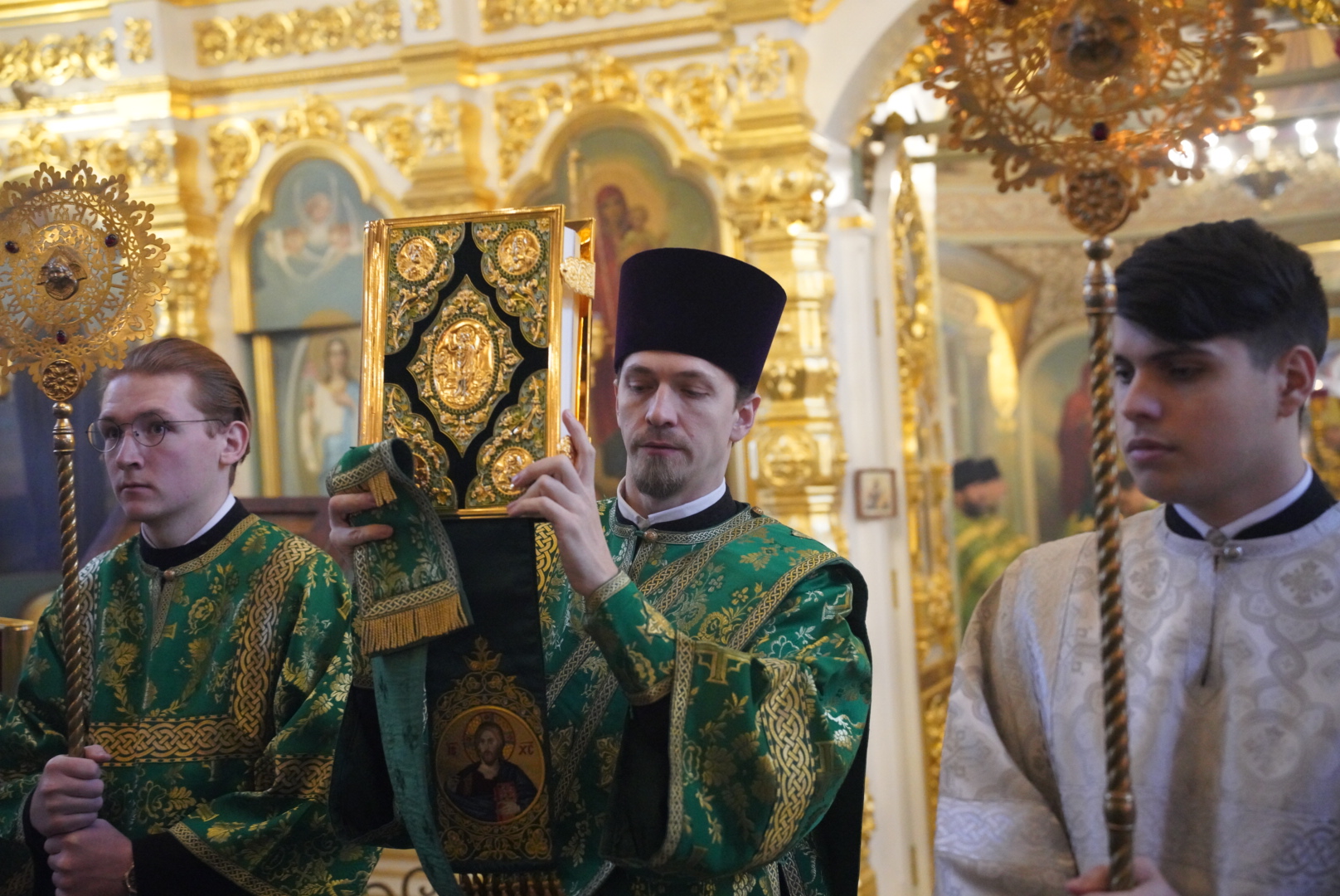 Католики в нижнем новгороде. Отец Георгий Кромкин Нижний Новгород. Нижегородская митрополия логотип. Преображенский храм на Преображенской взорванный. Преображенская Церковь Молодилово.