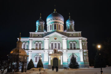 21 декабря в Троицком соборе Свято-Троицкого Серафимо-Дивеевского монастыря (фото Александра Чурбанова)