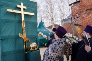 22 марта. Освящение купола и креста Успенского храма села Афанасьева Богородского района (фото Александра Чурбановва)