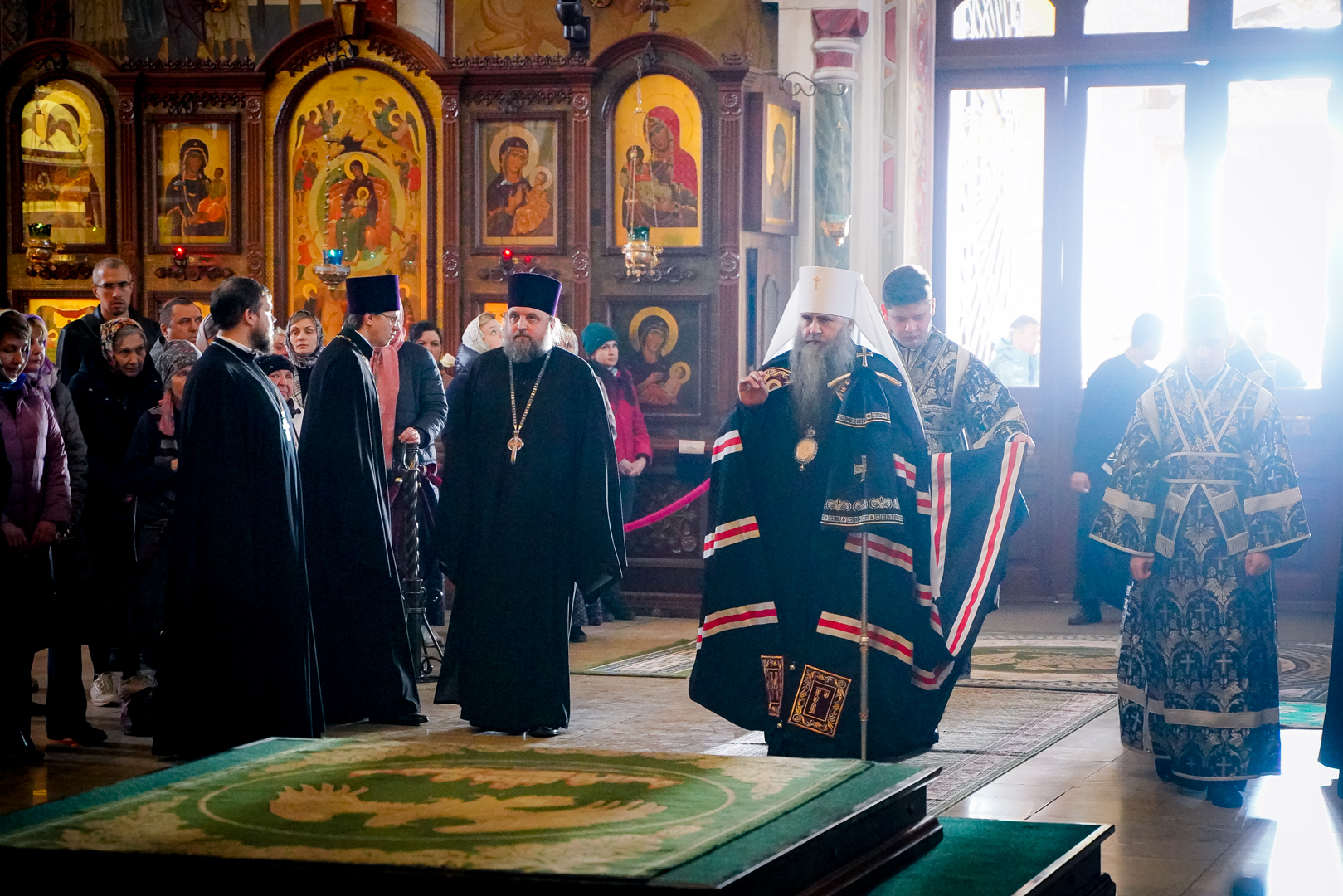 Вечерня перед пасхой. Страстная пятница служба вынос Плащаницы. Нижегородская епархия. Чин вынесения Плащаницы.