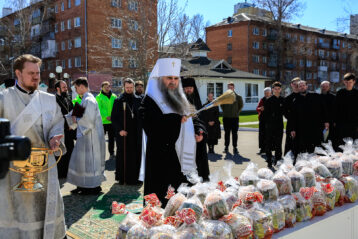15 апреля. Освящение пасхальных куличей (фото Кирилла Баркова)