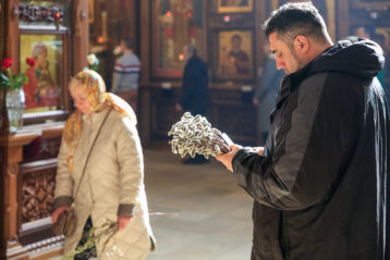 9 апреля. В Александро-Невском кафедральном соборе (фото Кирилла Баркова)