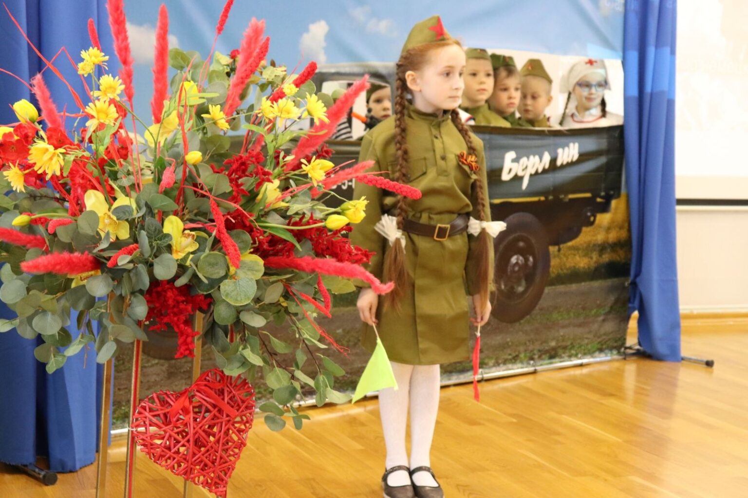 Инсценировка военной песни катюша. Инсценировка военной песни. Инсценировка военной песни в детском саду средняя группа на 9 мая. День Победы Нижний Новгород. Инсценировка военной песни в начальной школе.