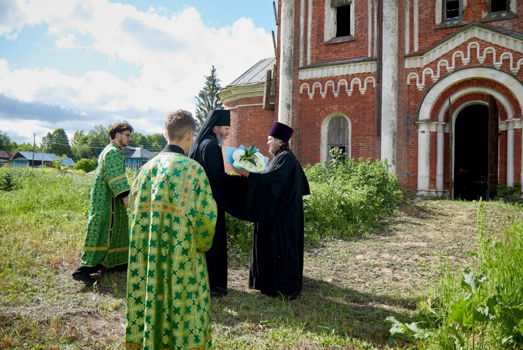 Храм село красное