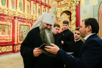 5 мая. Митрополит Георгий принимает поздравления в день своего тезоименитства (фото Кирилла Баркова)