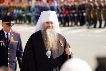 9 мая. Митрополит Георгий на параде ко Дню Победы (фото Глеба Пушменкова)
