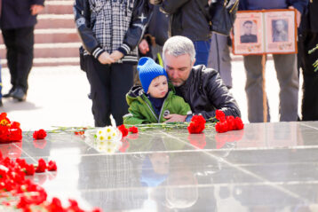 9 мая. Возложение цветов к Вечному огню в кремле (фото Глеба Пушменкова)