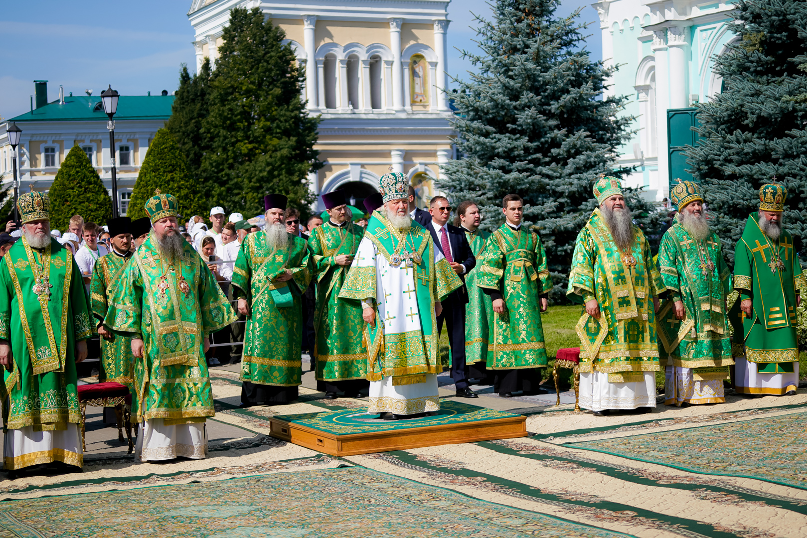 В день памяти преподобного Серафима Саровского Предстоятель Русской Церкви  совершил литургию в Серафимо-Дивеевском монастыре | 01.08.2023 | Нижний  Новгород - БезФормата