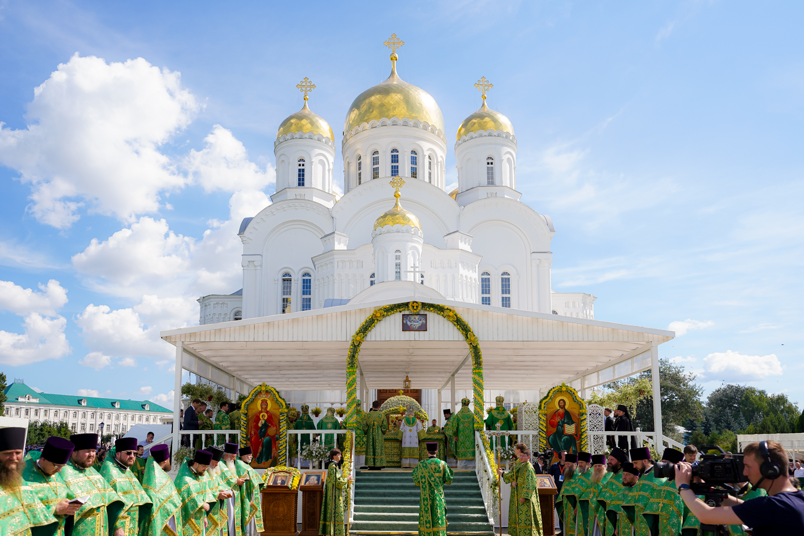 В день памяти преподобного Серафима Саровского Предстоятель Русской Церкви  совершил литургию в Серафимо-Дивеевском монастыре | 01.08.2023 | Нижний  Новгород - БезФормата