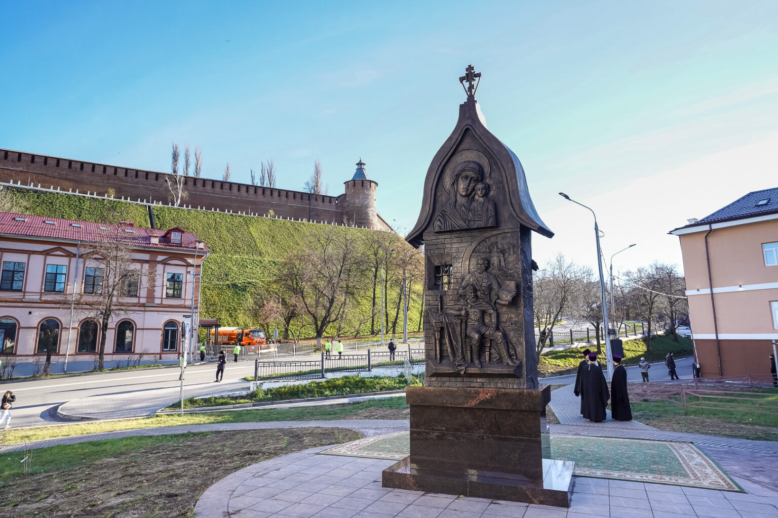 Памятник святителю Митрофану Воронежскому