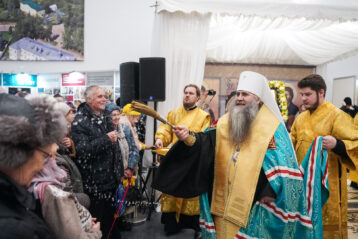 6 декабря. Митрополит Георгий на открытии православной ярмарки (фото Александра Чурбанова)