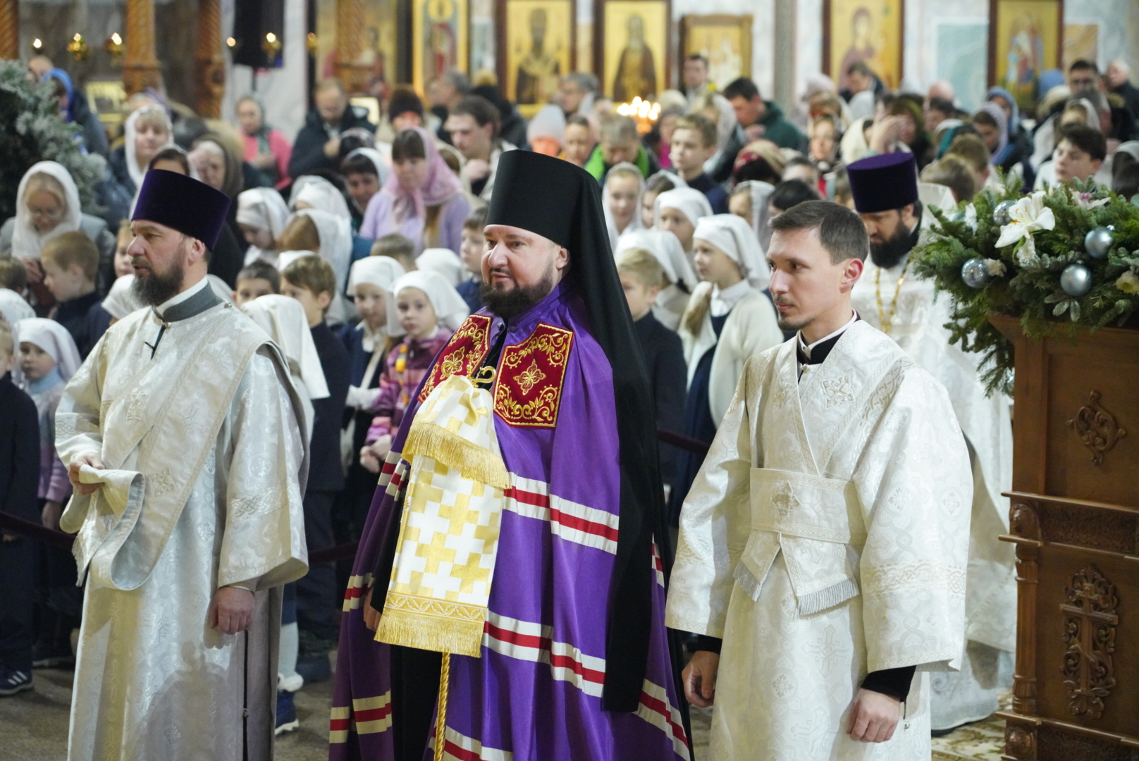 Епископ Дальнеконстантиновский Филарет возглавил Божественную литургию в  Никольском соборе Нижнего Новгорода | 13.01.2024 | Нижний Новгород -  БезФормата